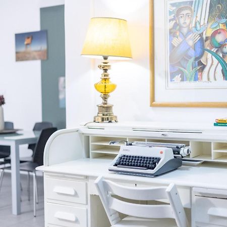 Renovated 5 Bdr House Near Acropolis - New Beds, Terrace & Green Yard Атина Екстериор снимка
