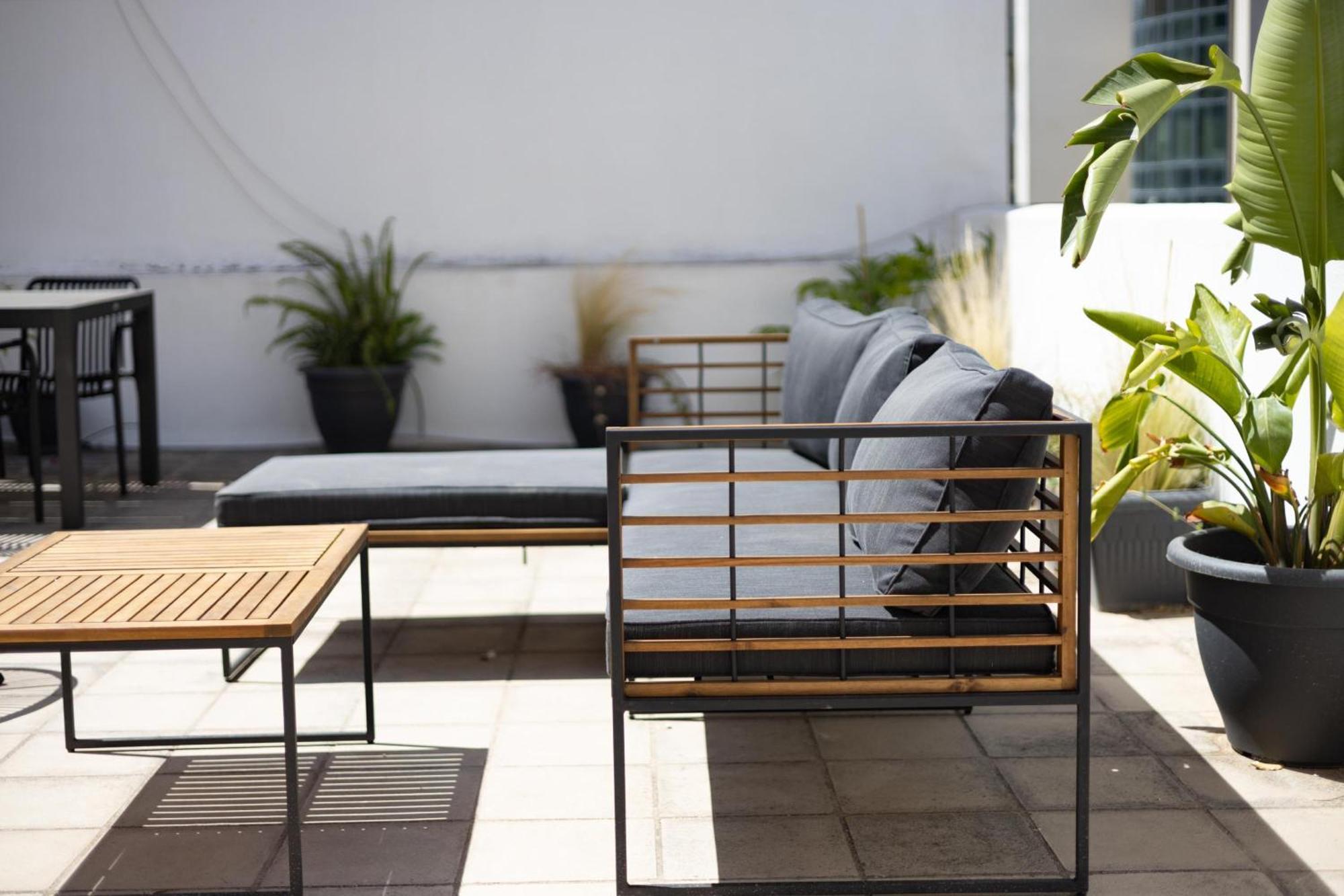 Renovated 5 Bdr House Near Acropolis - New Beds, Terrace & Green Yard Атина Екстериор снимка