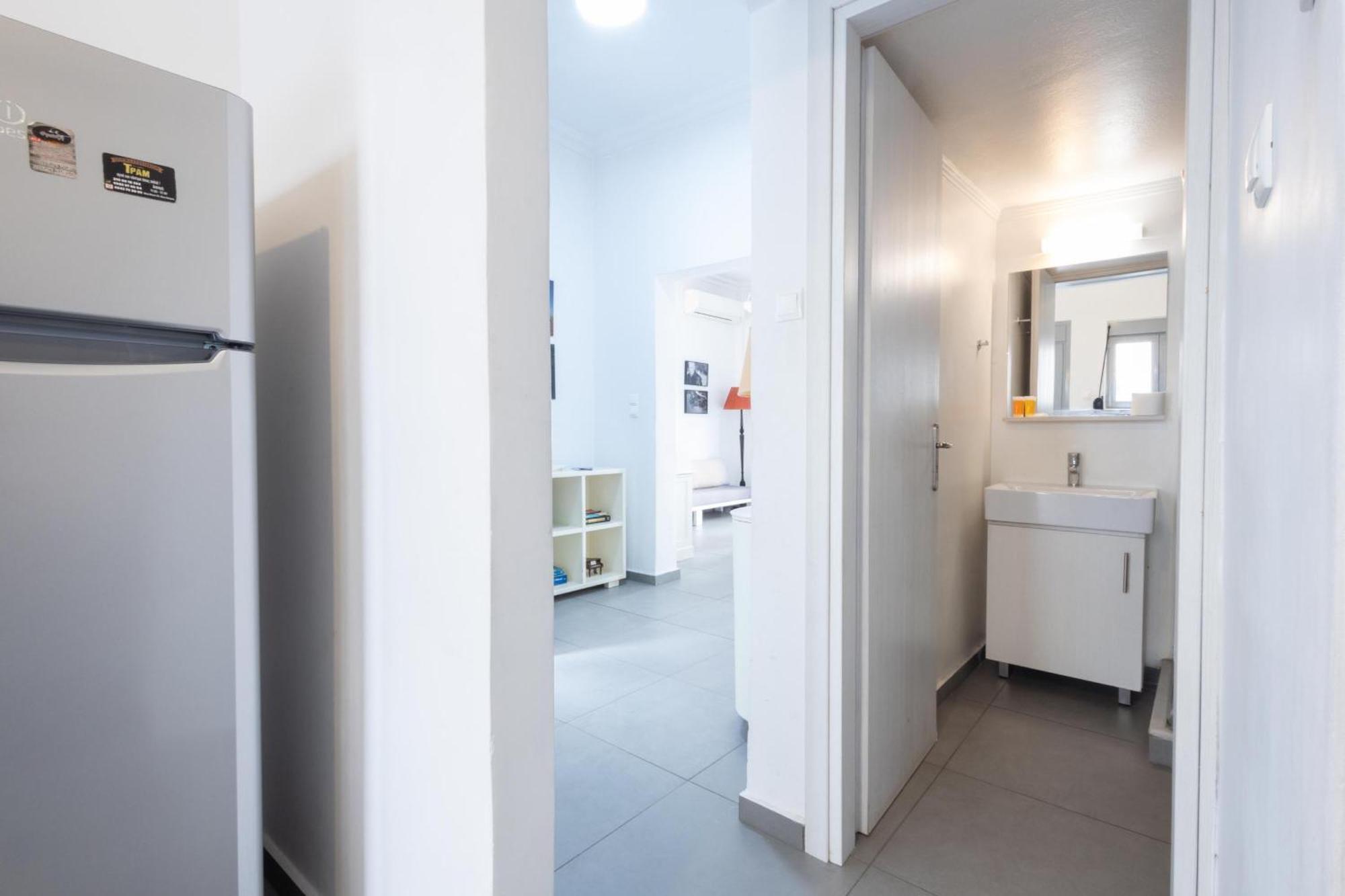 Renovated 5 Bdr House Near Acropolis - New Beds, Terrace & Green Yard Атина Екстериор снимка