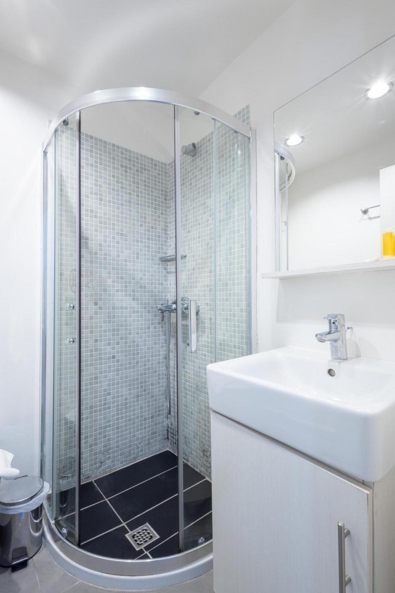 Renovated 5 Bdr House Near Acropolis - New Beds, Terrace & Green Yard Атина Екстериор снимка