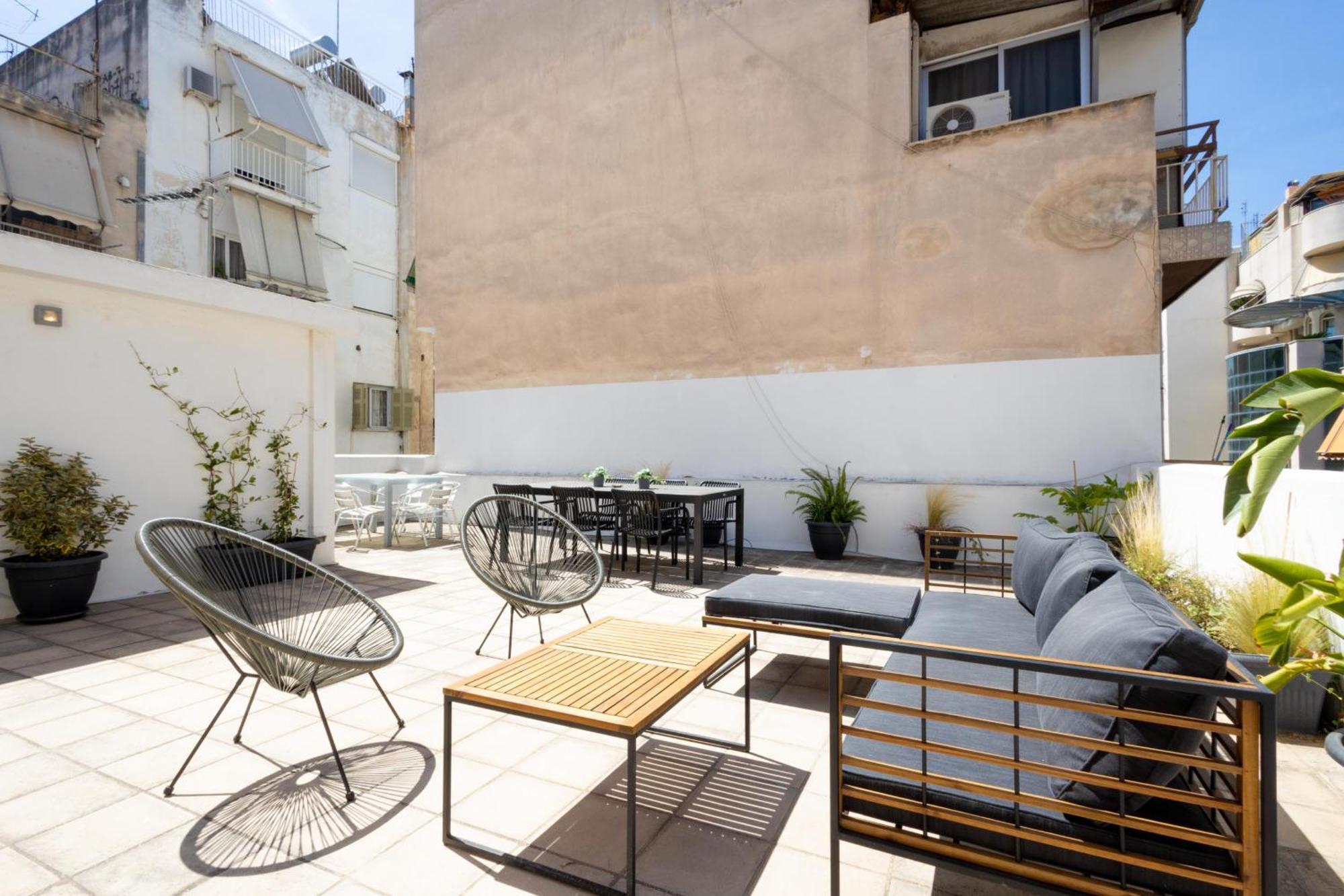Renovated 5 Bdr House Near Acropolis - New Beds, Terrace & Green Yard Атина Екстериор снимка