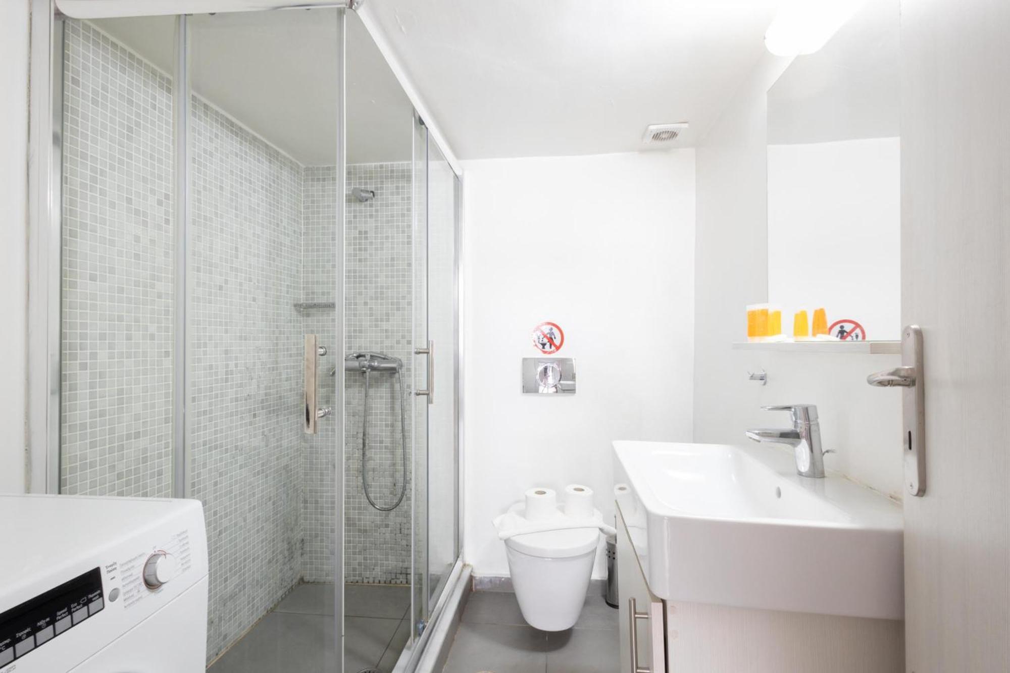Renovated 5 Bdr House Near Acropolis - New Beds, Terrace & Green Yard Атина Екстериор снимка
