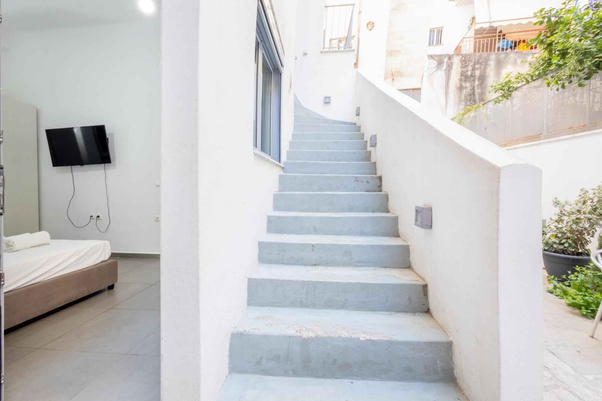 Renovated 5 Bdr House Near Acropolis - New Beds, Terrace & Green Yard Атина Екстериор снимка