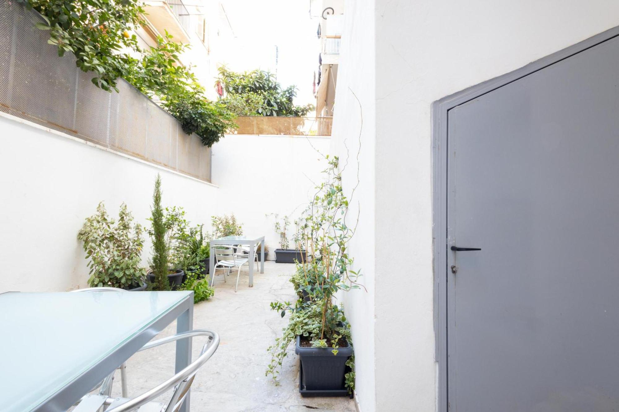 Renovated 5 Bdr House Near Acropolis - New Beds, Terrace & Green Yard Атина Екстериор снимка