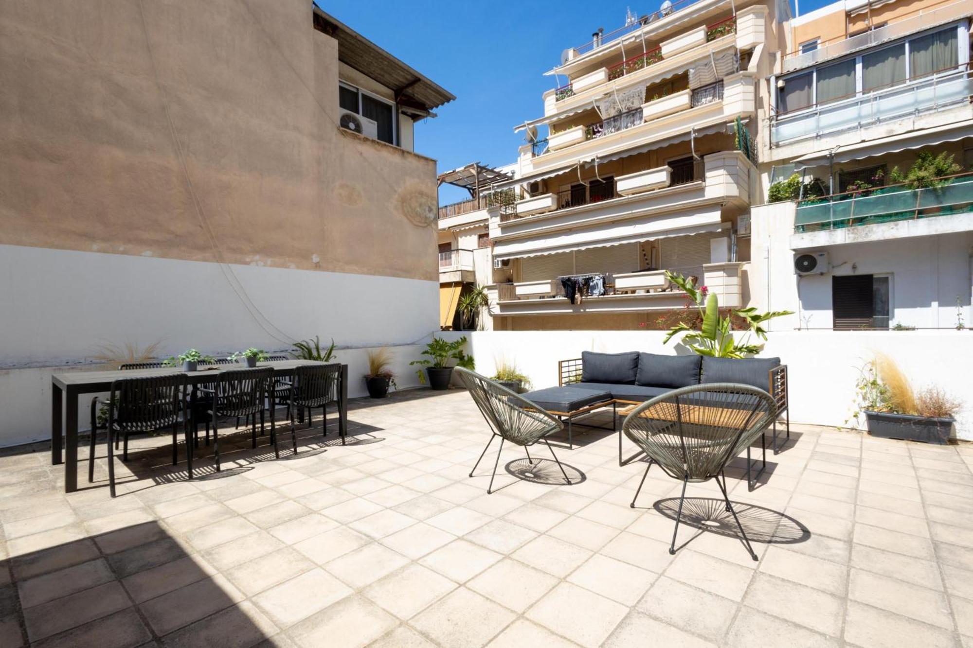 Renovated 5 Bdr House Near Acropolis - New Beds, Terrace & Green Yard Атина Екстериор снимка