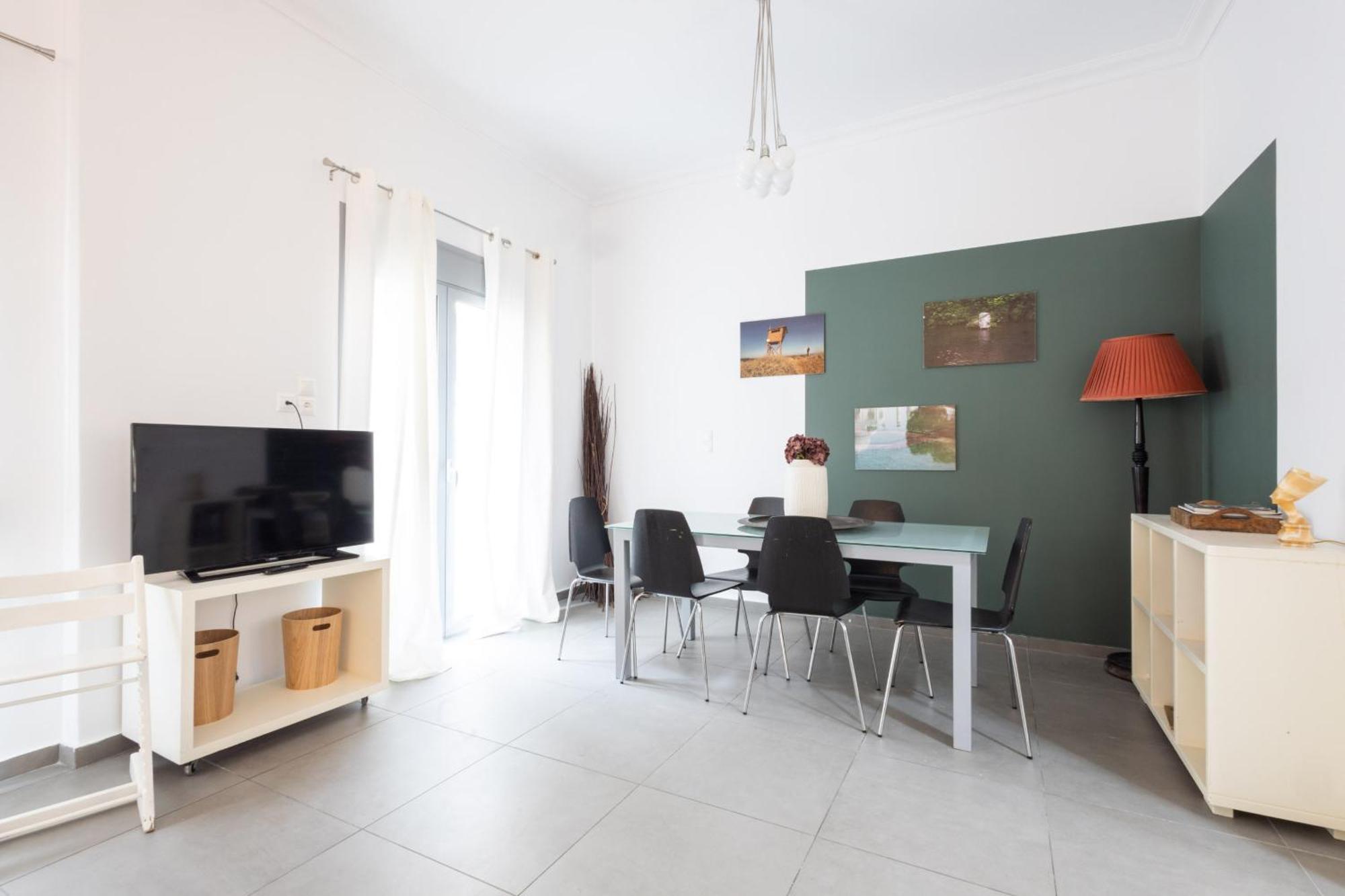 Renovated 5 Bdr House Near Acropolis - New Beds, Terrace & Green Yard Атина Екстериор снимка