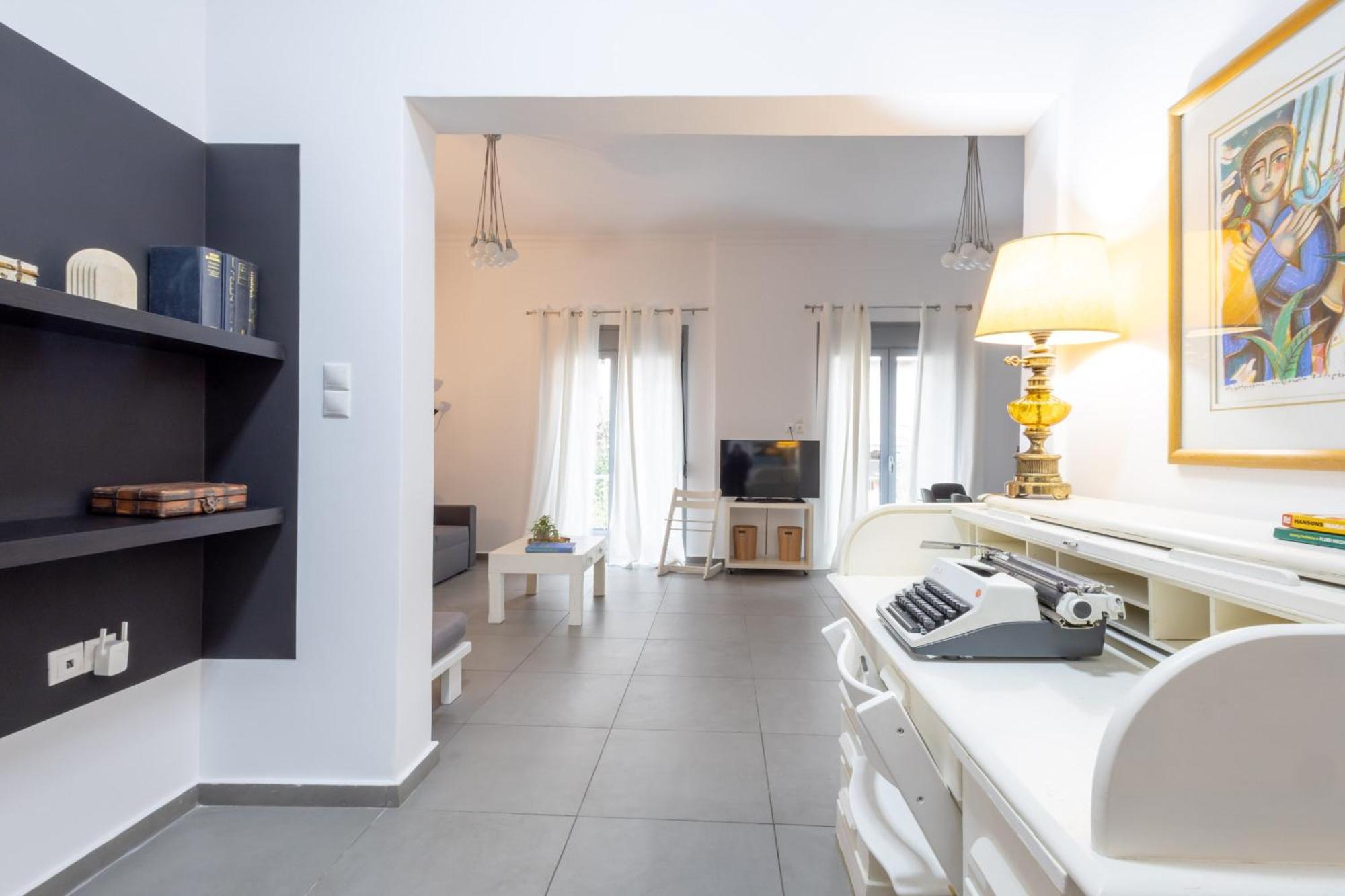 Renovated 5 Bdr House Near Acropolis - New Beds, Terrace & Green Yard Атина Екстериор снимка
