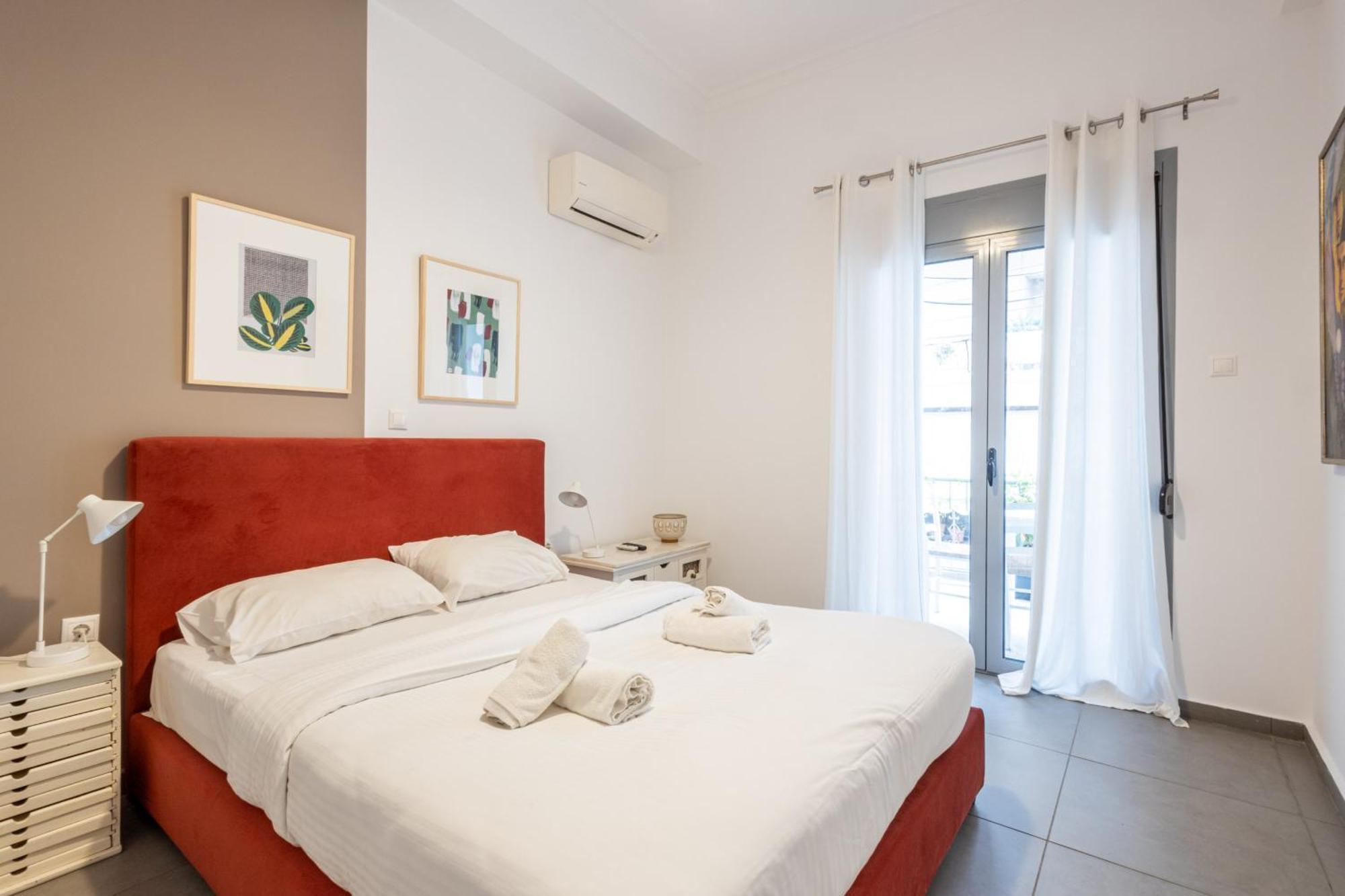 Renovated 5 Bdr House Near Acropolis - New Beds, Terrace & Green Yard Атина Екстериор снимка