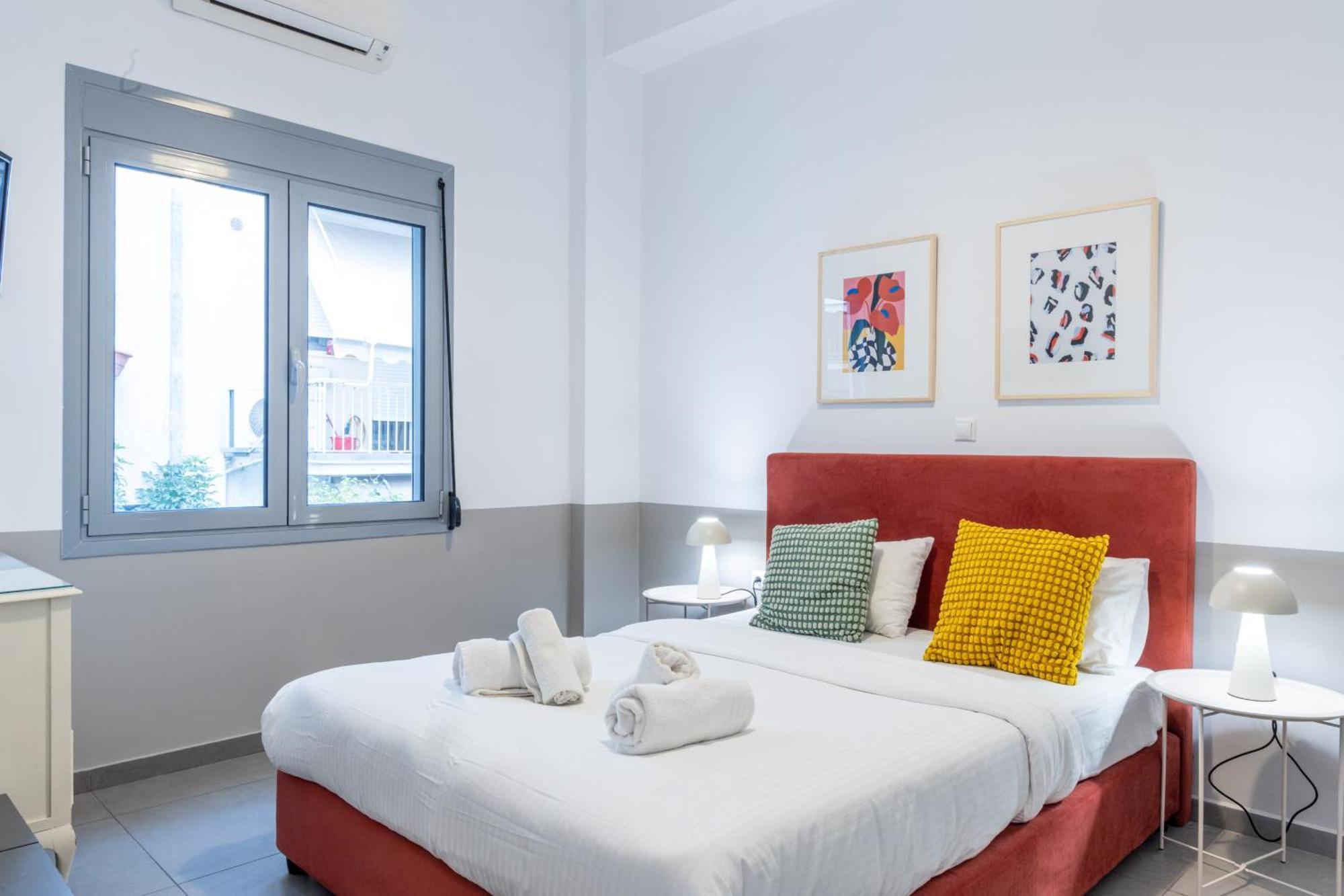 Renovated 5 Bdr House Near Acropolis - New Beds, Terrace & Green Yard Атина Екстериор снимка