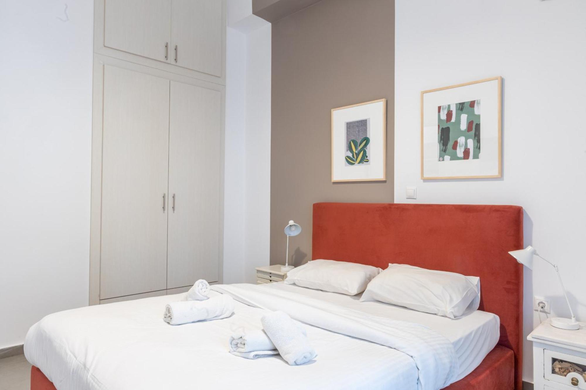 Renovated 5 Bdr House Near Acropolis - New Beds, Terrace & Green Yard Атина Екстериор снимка