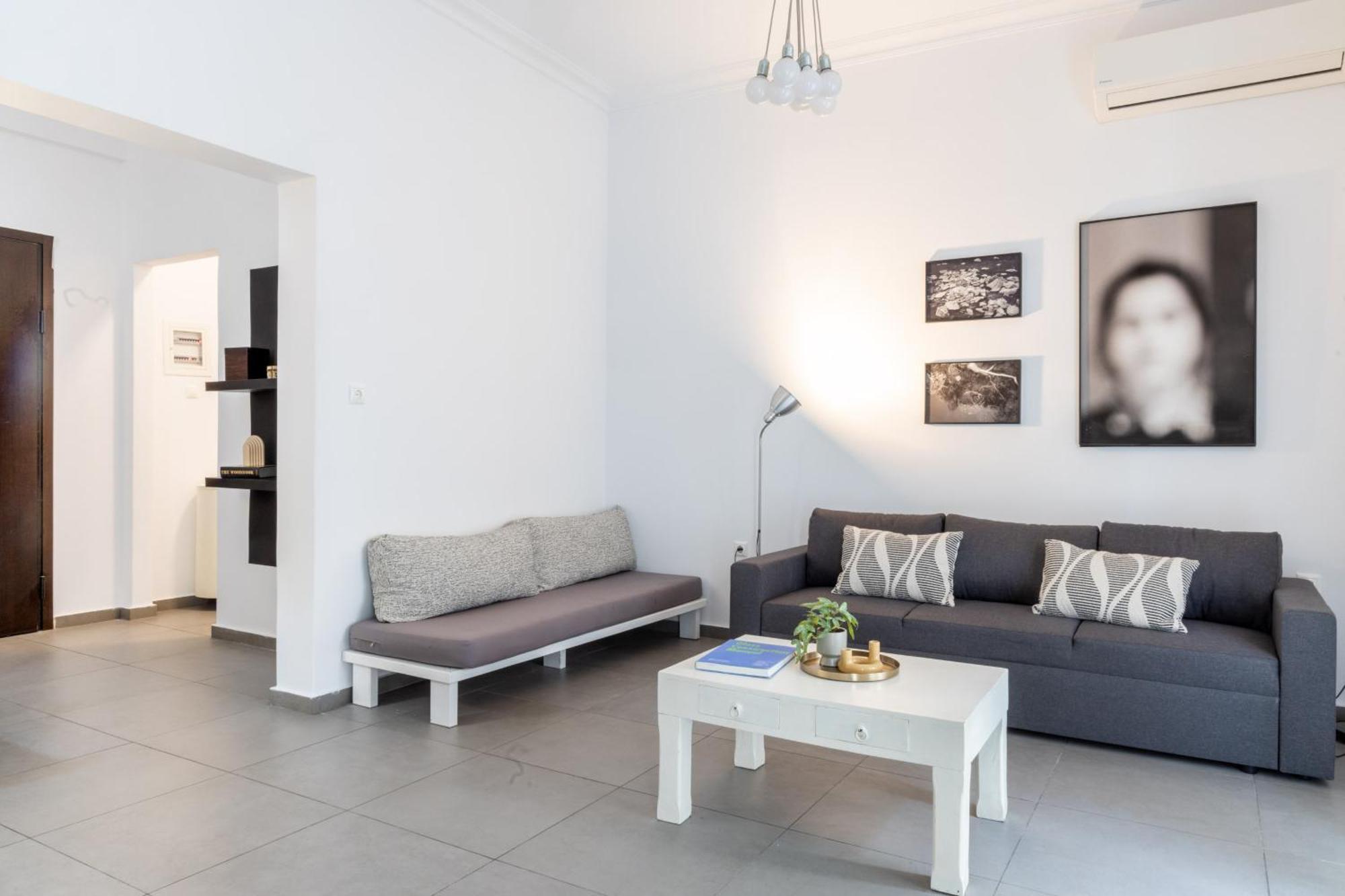 Renovated 5 Bdr House Near Acropolis - New Beds, Terrace & Green Yard Атина Екстериор снимка