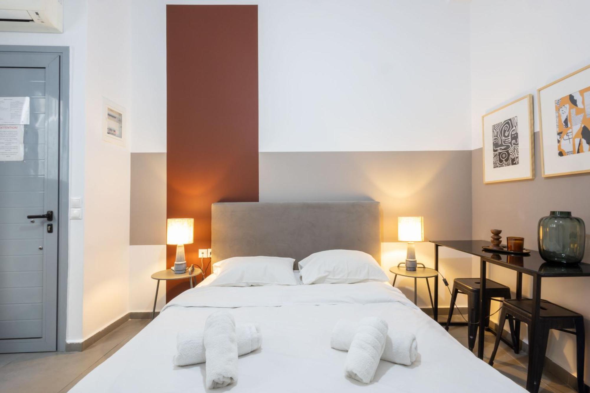 Renovated 5 Bdr House Near Acropolis - New Beds, Terrace & Green Yard Атина Екстериор снимка