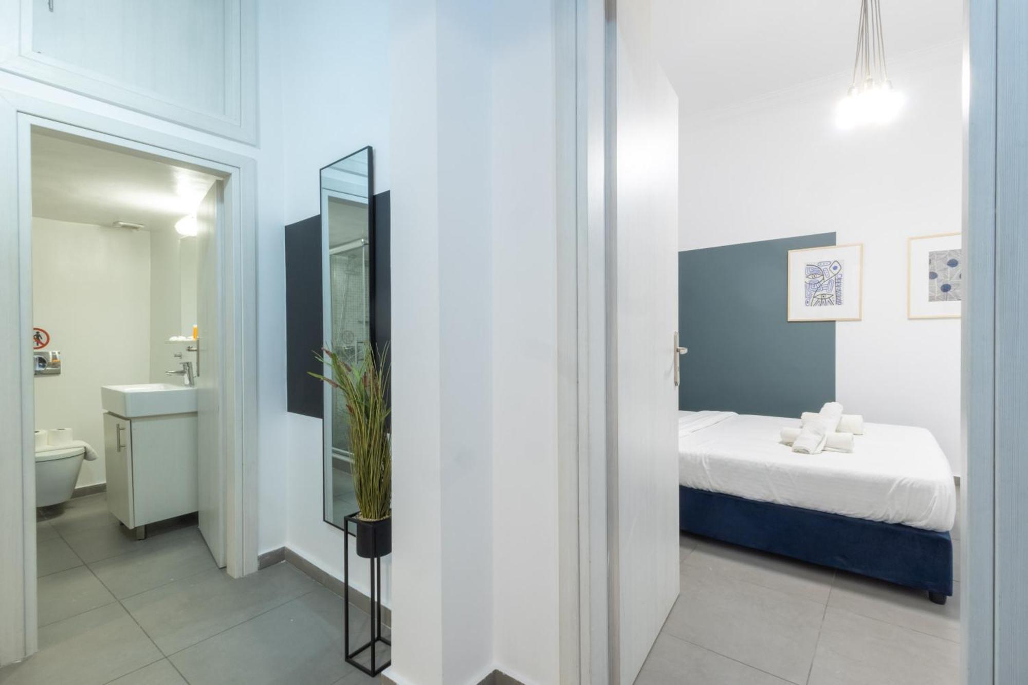 Renovated 5 Bdr House Near Acropolis - New Beds, Terrace & Green Yard Атина Екстериор снимка