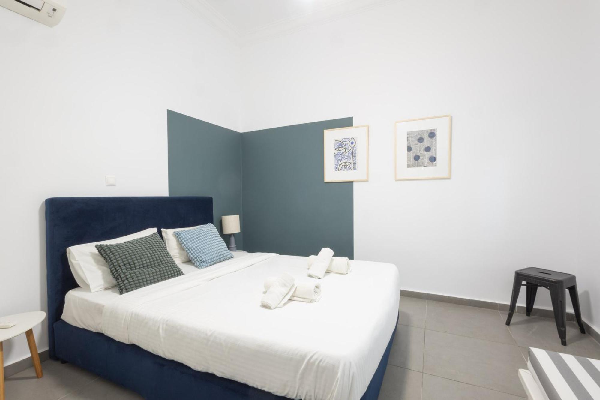 Renovated 5 Bdr House Near Acropolis - New Beds, Terrace & Green Yard Атина Екстериор снимка