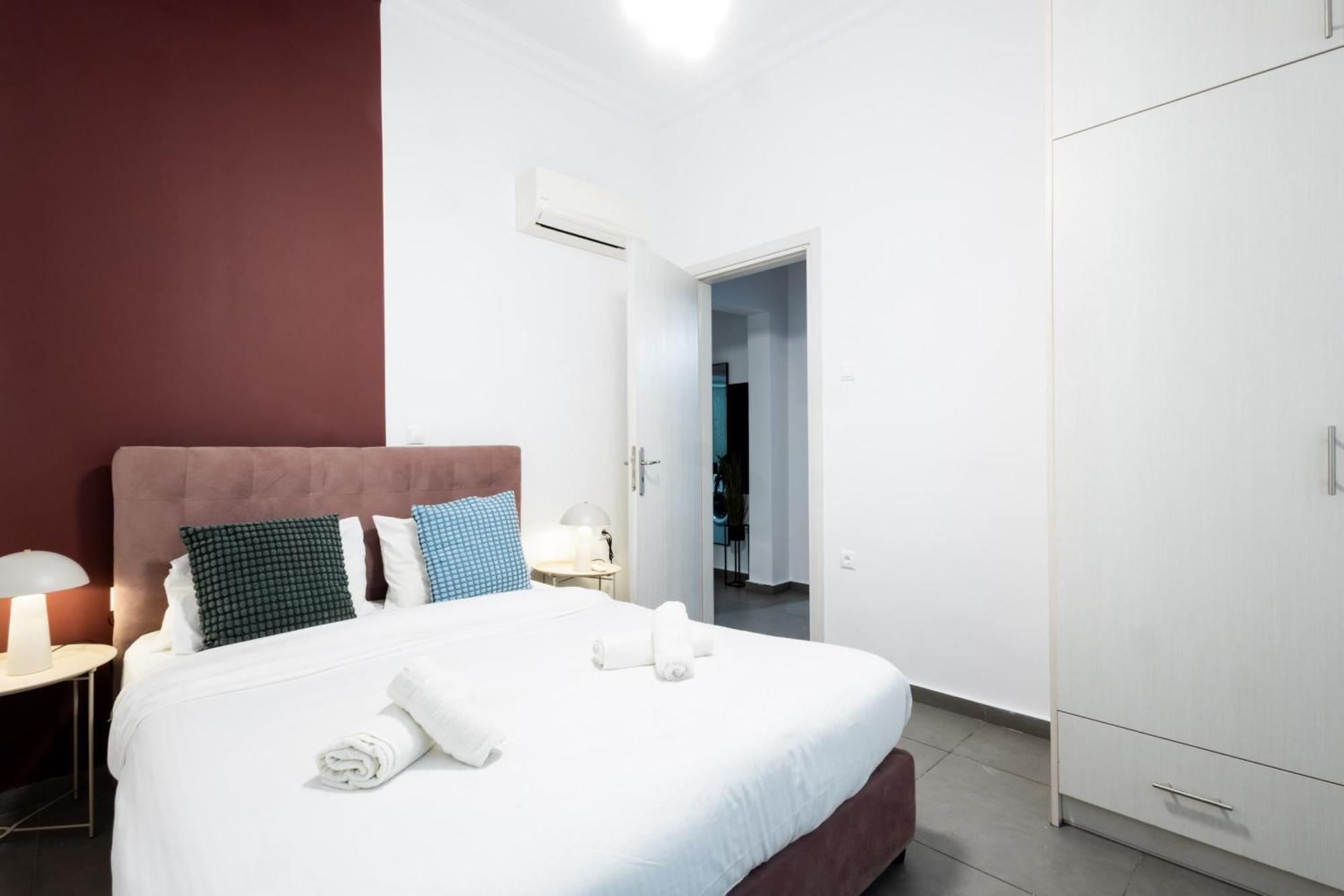 Renovated 5 Bdr House Near Acropolis - New Beds, Terrace & Green Yard Атина Екстериор снимка