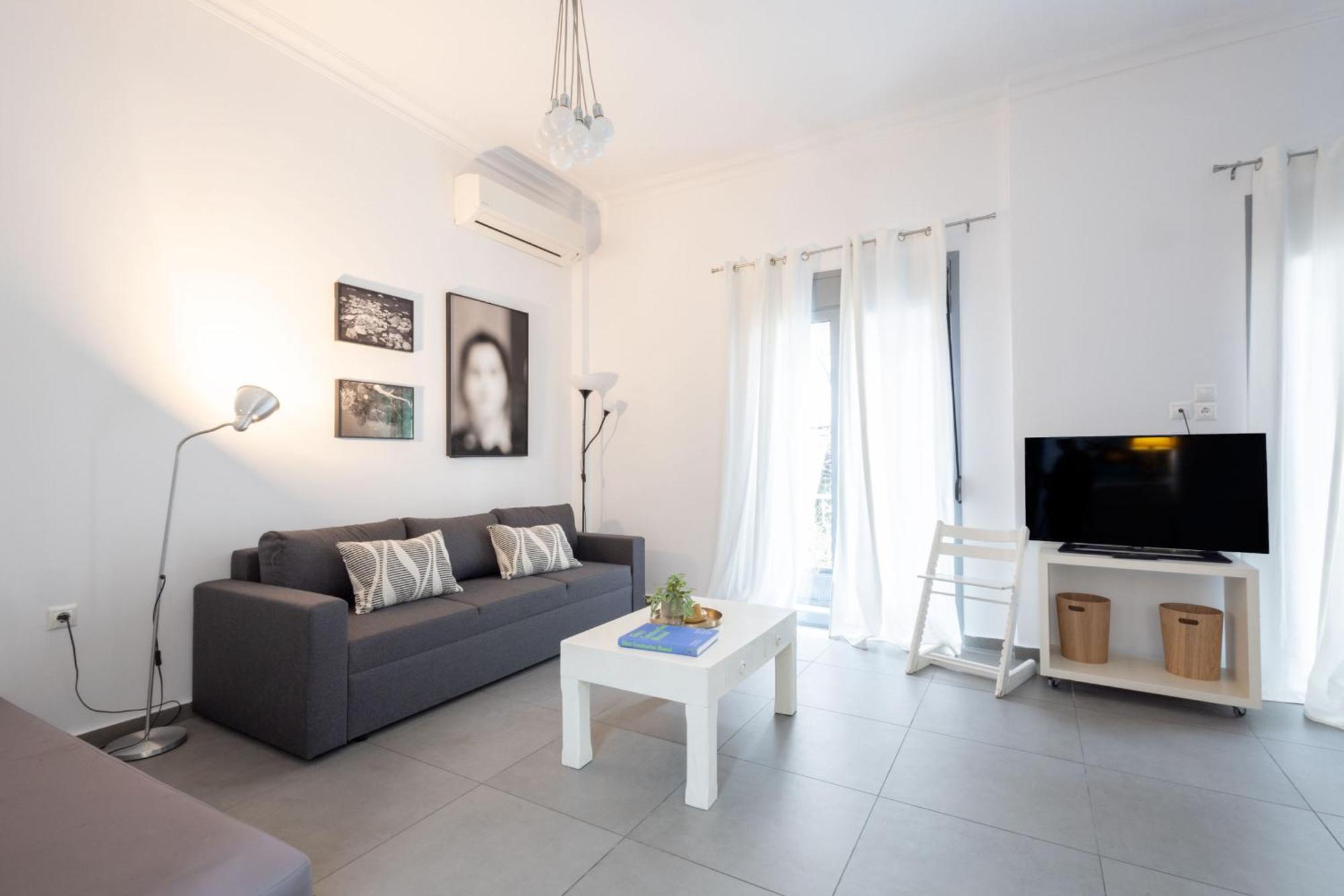 Renovated 5 Bdr House Near Acropolis - New Beds, Terrace & Green Yard Атина Екстериор снимка